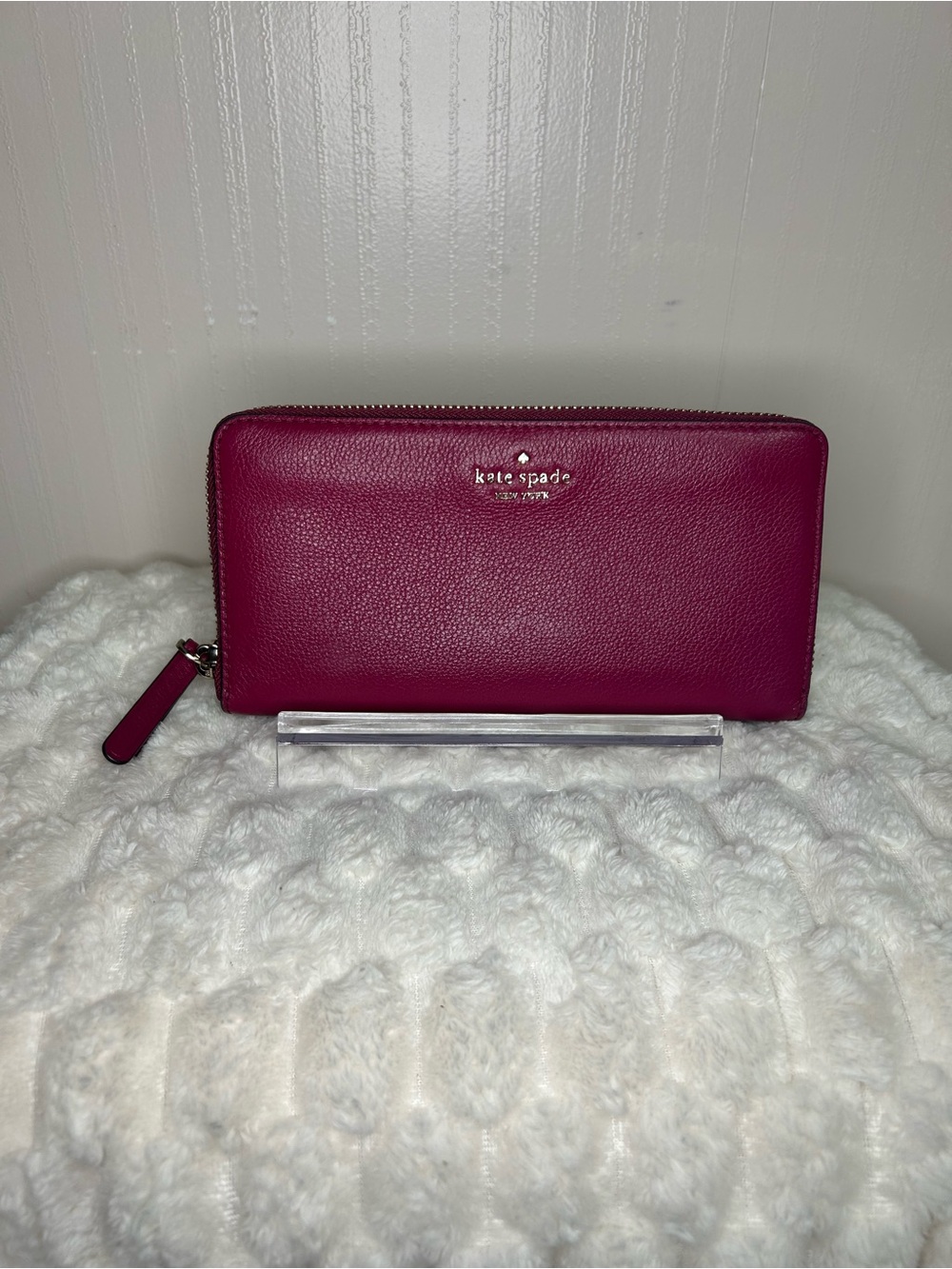 kate spade pebbled leather zip wallet in magenta - Picture 1 of 11
